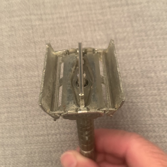 Vintage Metal Safety Razor MADE USA - Picture 3 of 7